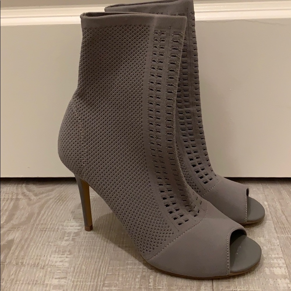 Super stylish, gently worn sock booties!!